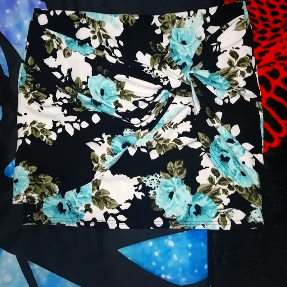 Skirt - Picture 1 of 2